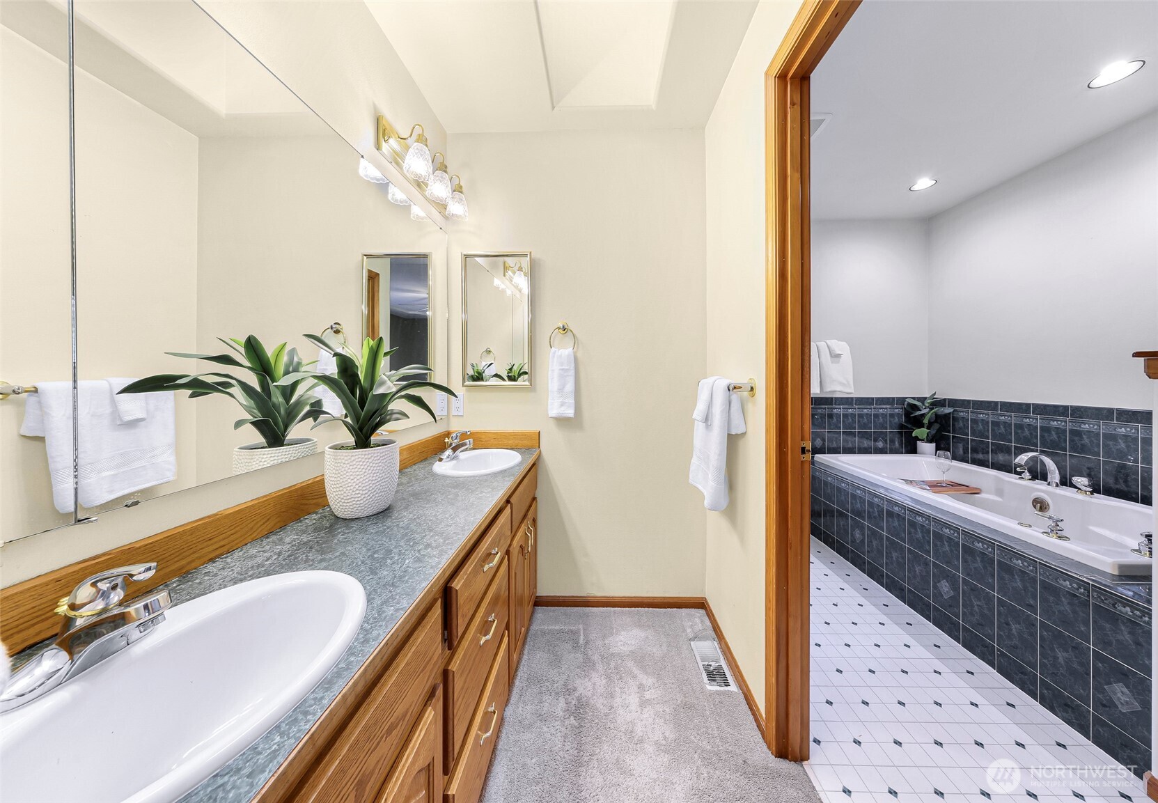 202 E Sunrise Drive