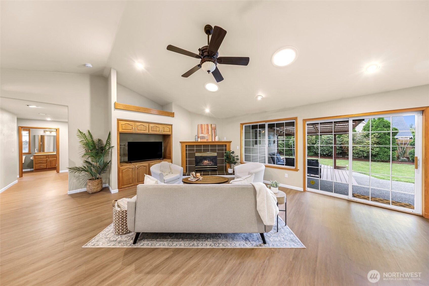 202 E Sunrise Drive