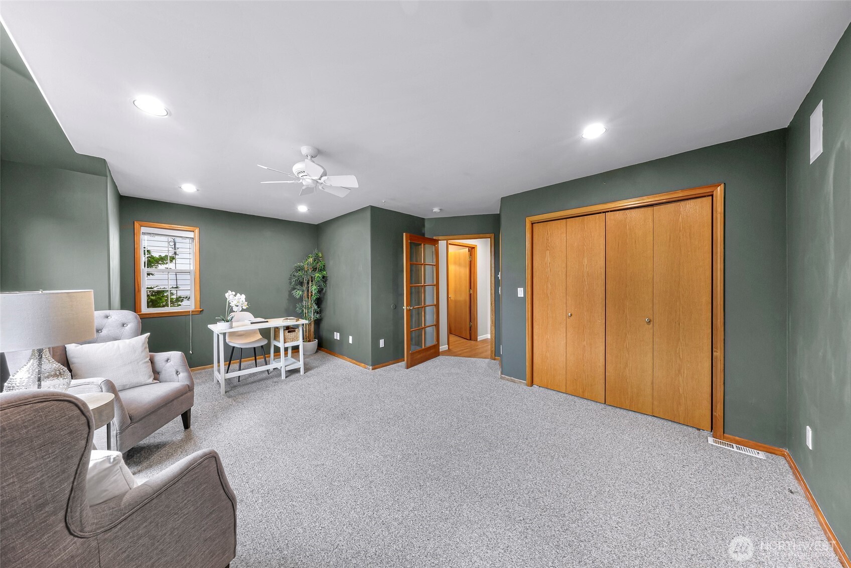 202 E Sunrise Drive