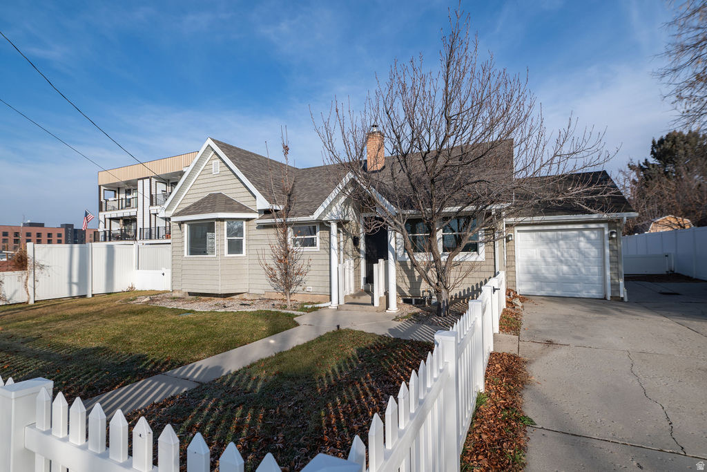 1411 E WOODLAND AVE