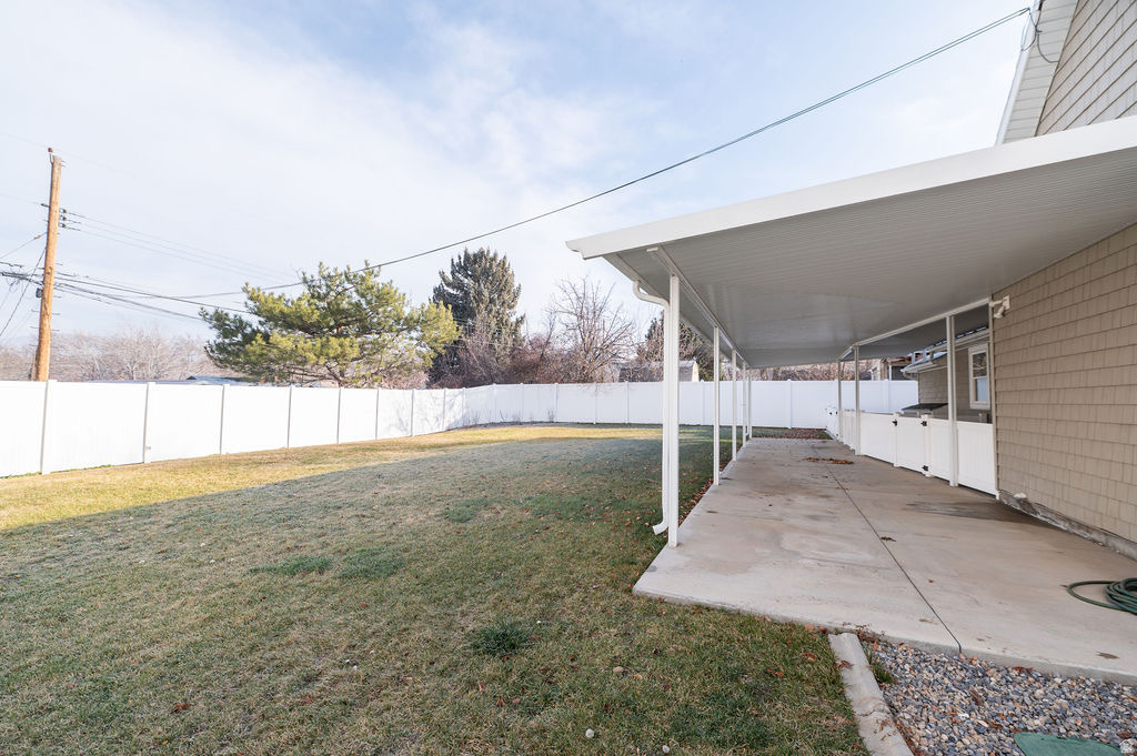 1411 E WOODLAND AVE