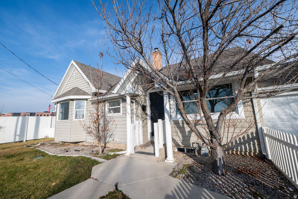 1411 E WOODLAND AVE