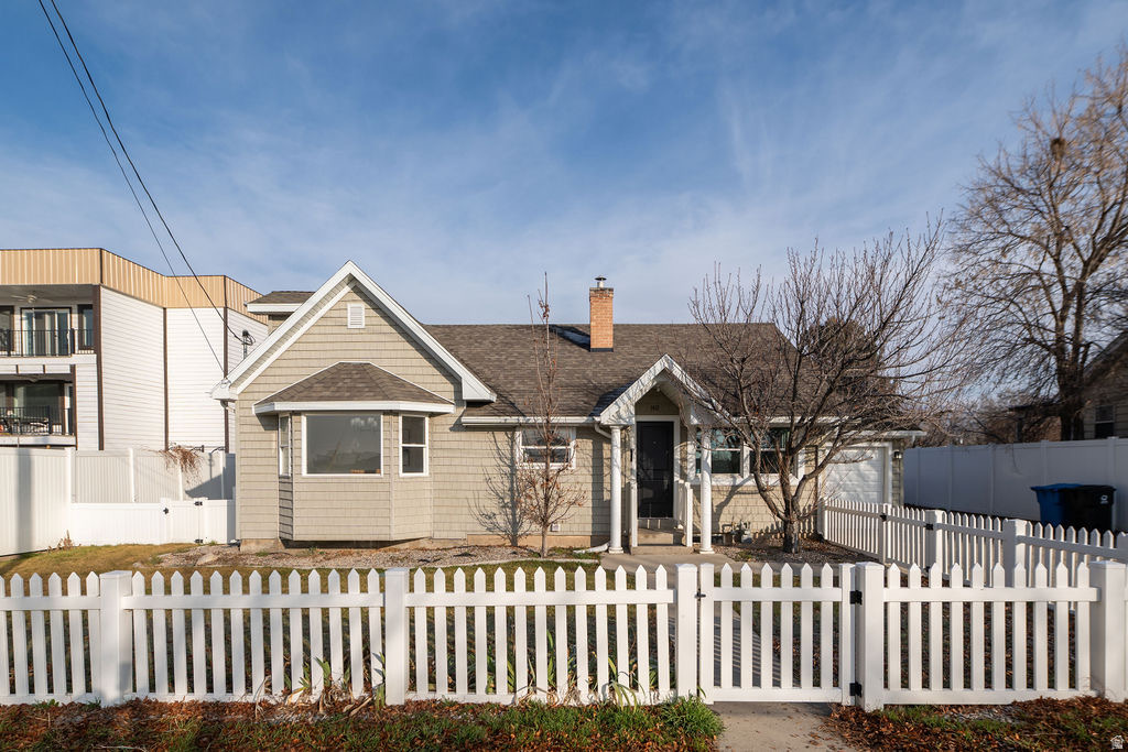 1411 E WOODLAND AVE