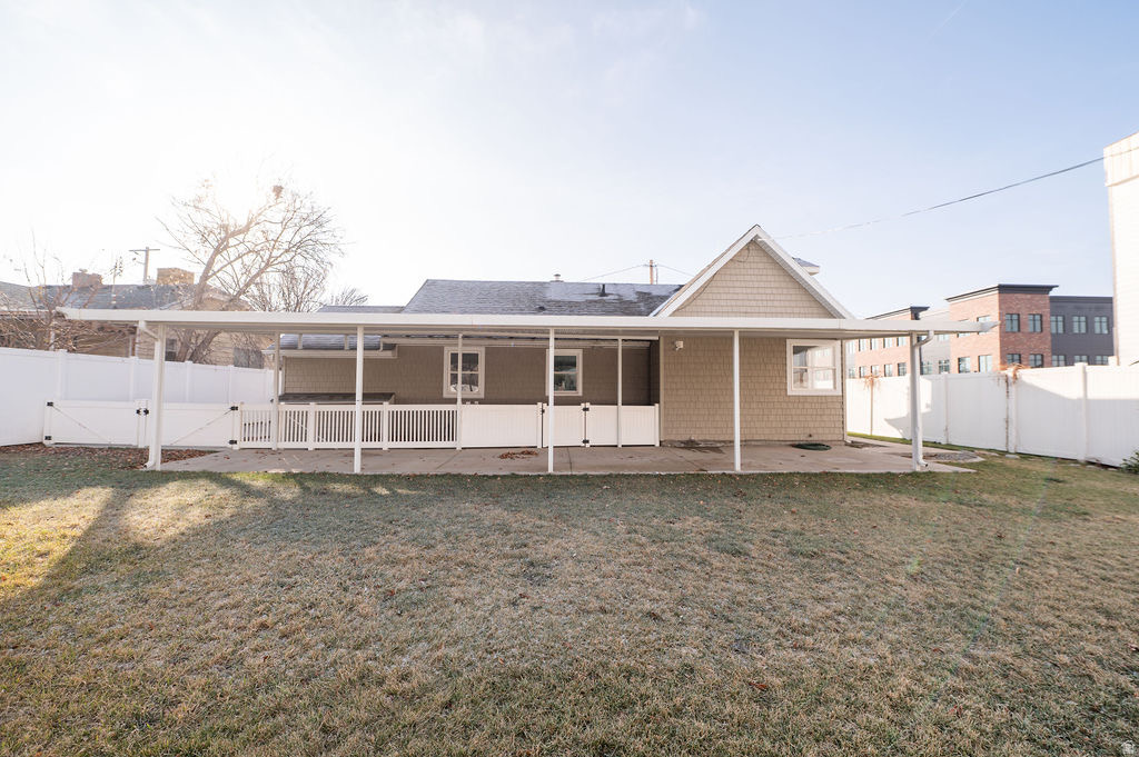 1411 E WOODLAND AVE