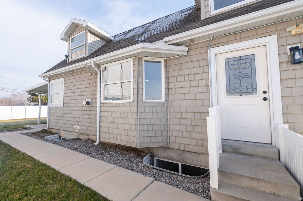 1411 E WOODLAND AVE