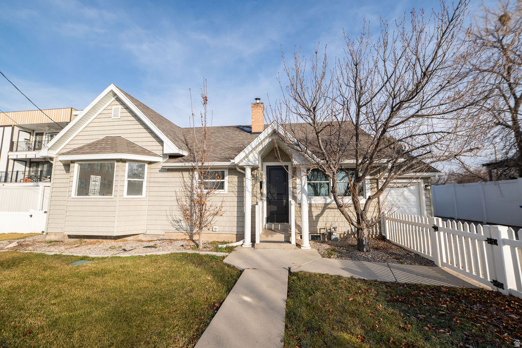 1411 E WOODLAND AVE