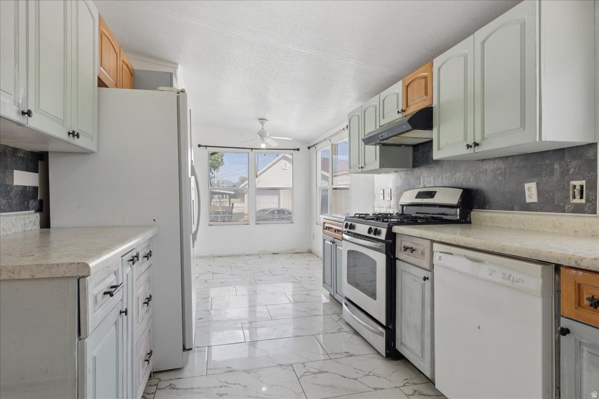 449 W RICHARD ST