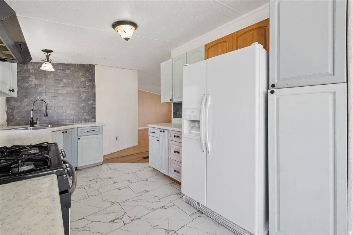 449 W RICHARD ST