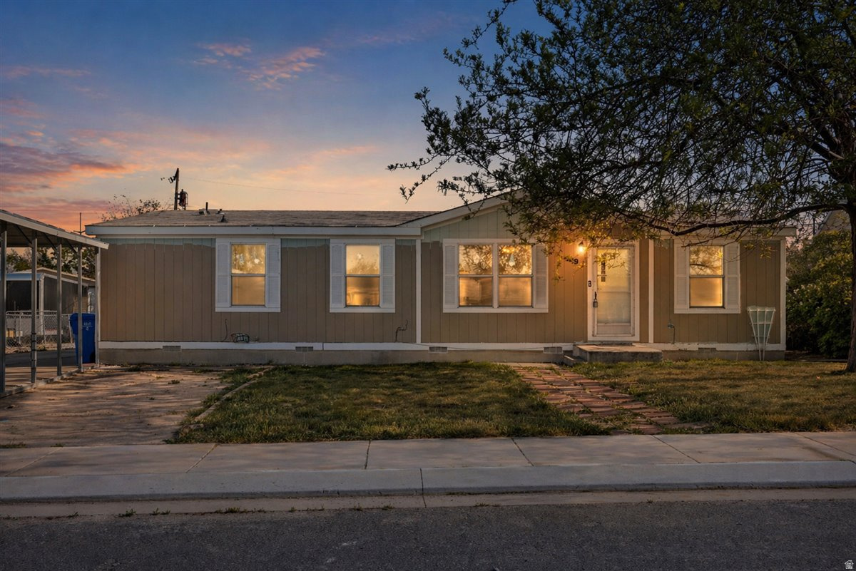 449 W RICHARD ST
