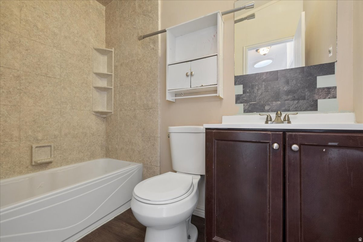 449 W RICHARD ST