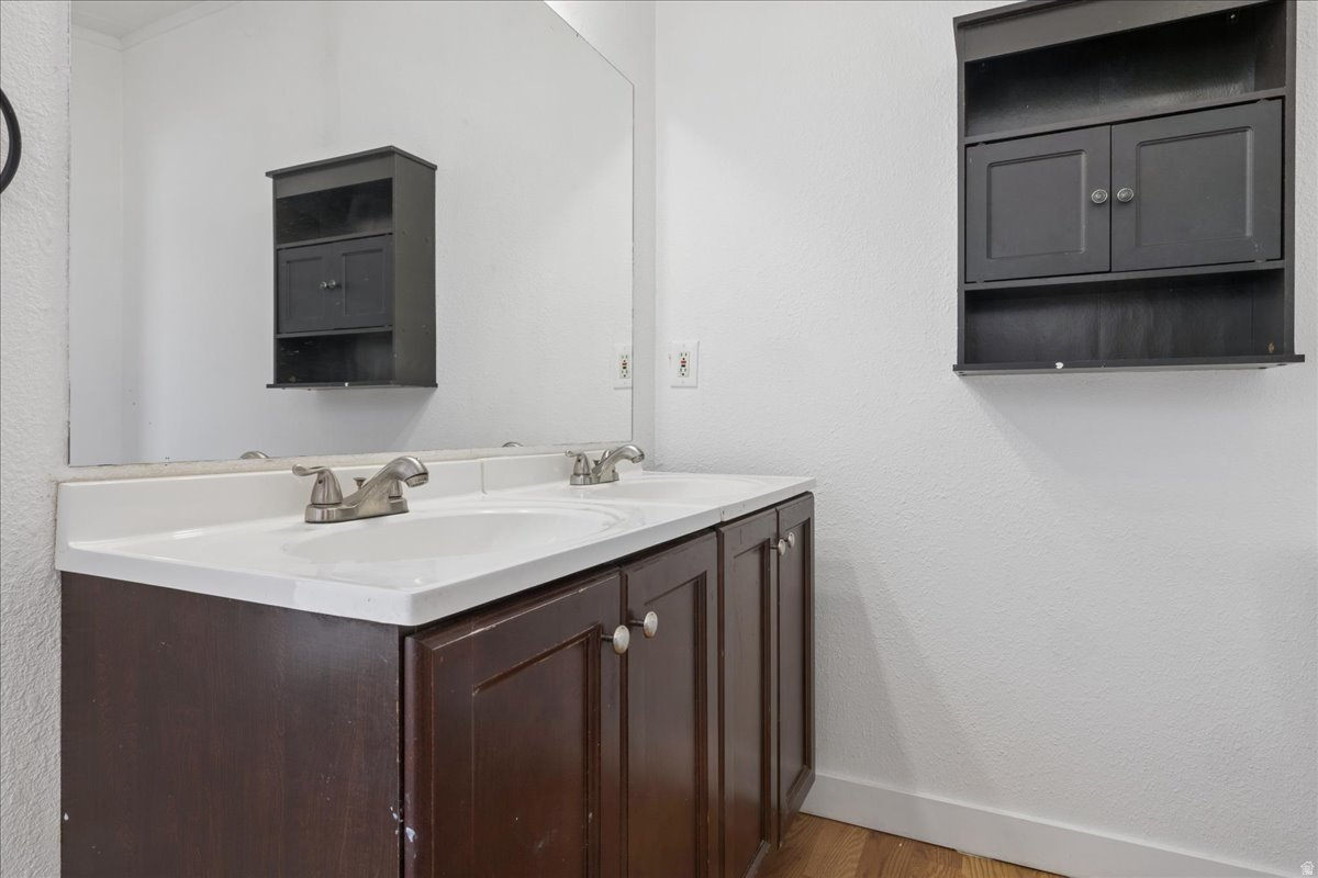 449 W RICHARD ST