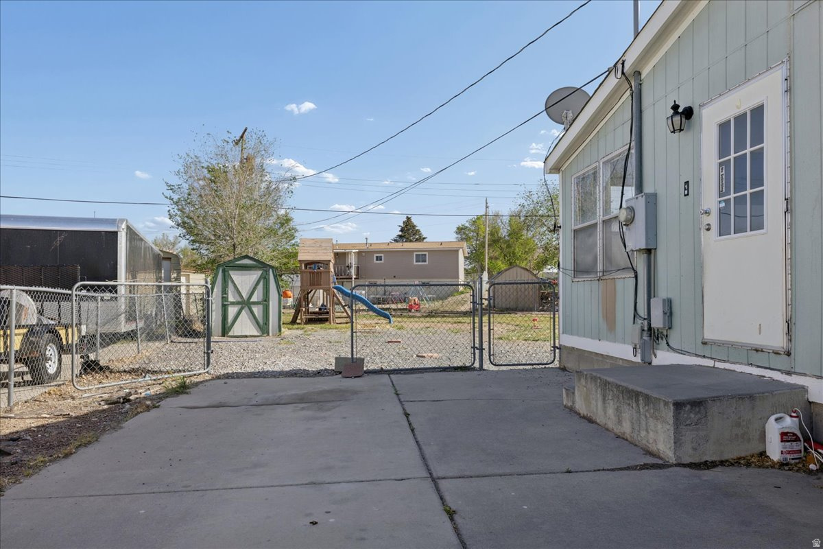 449 W RICHARD ST