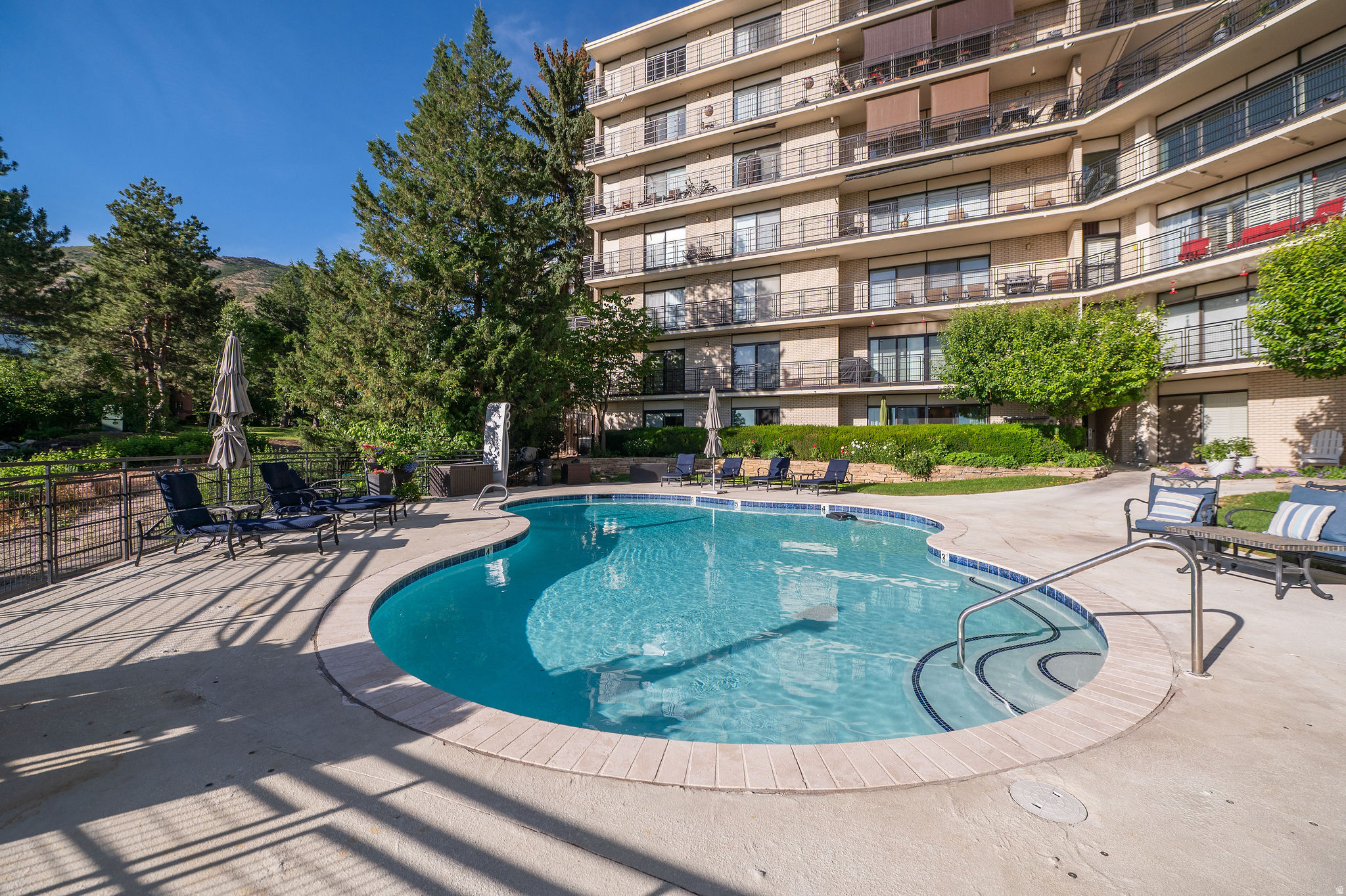 900 S DONNER WAY #101