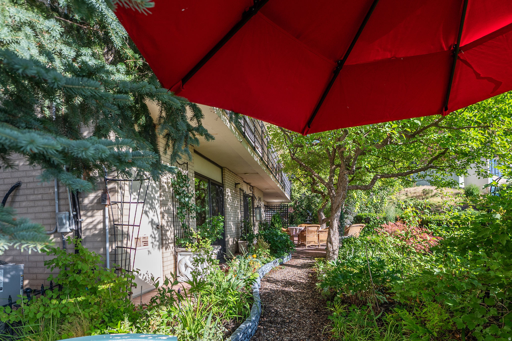 900 S DONNER WAY #101