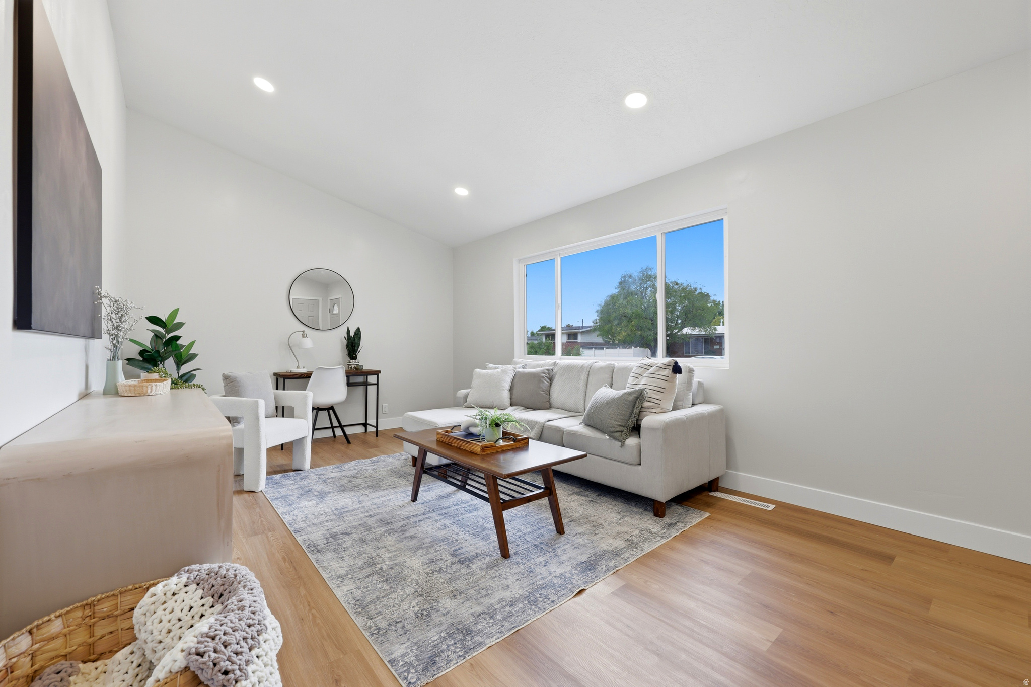 325 W PRINCETON DR