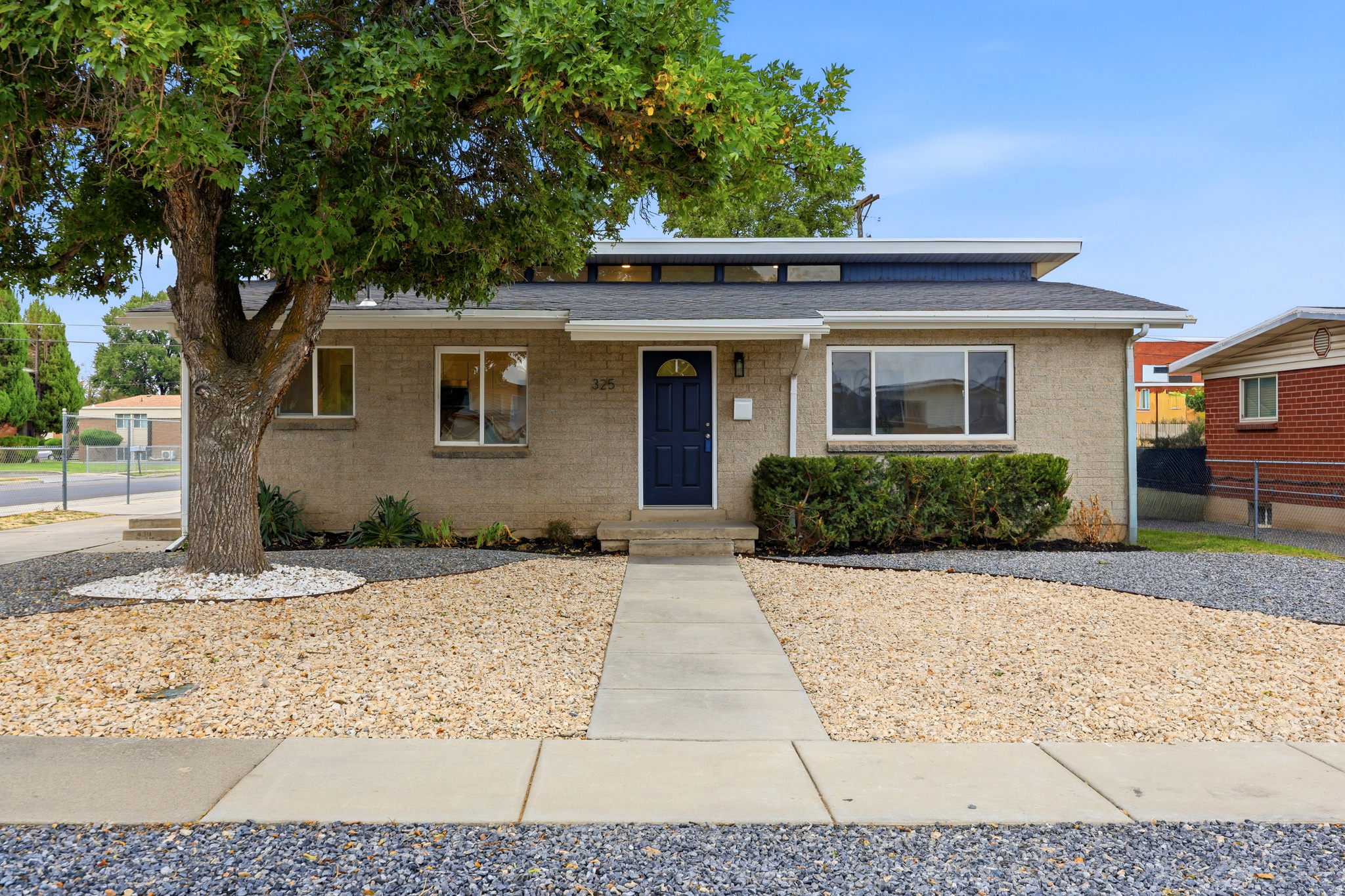 325 W PRINCETON DR