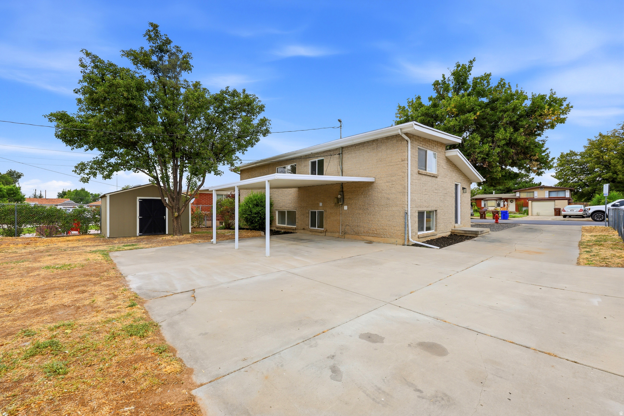 325 W PRINCETON DR
