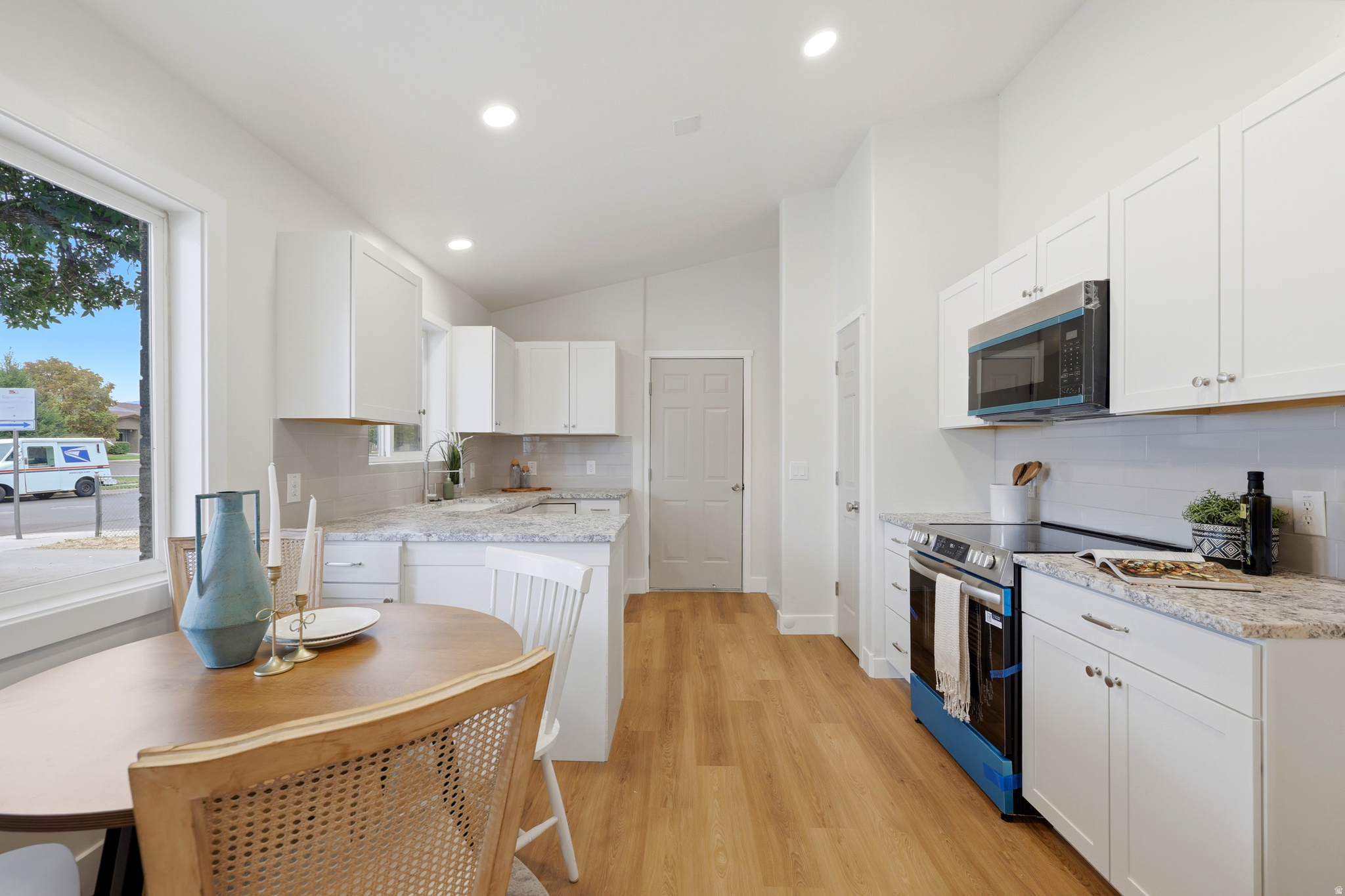 325 W PRINCETON DR