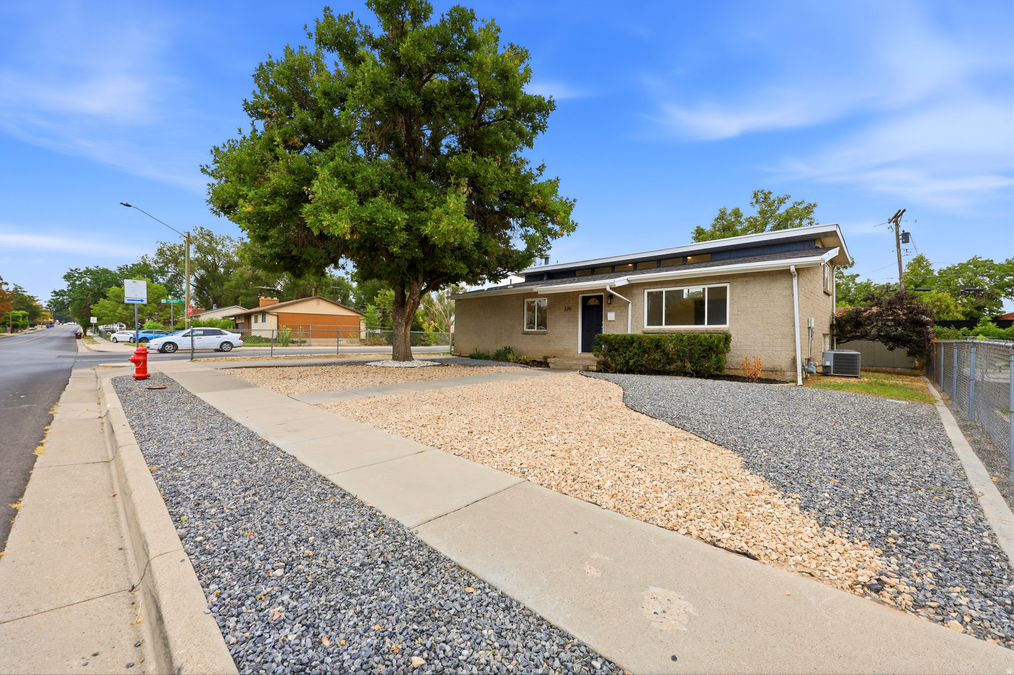 325 W PRINCETON DR