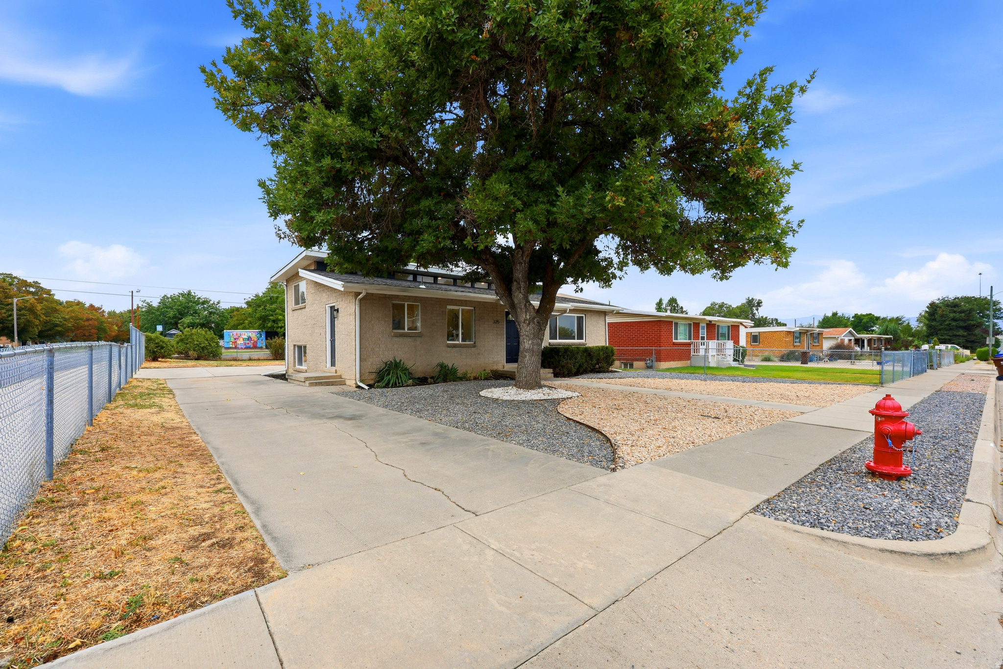 325 W PRINCETON DR