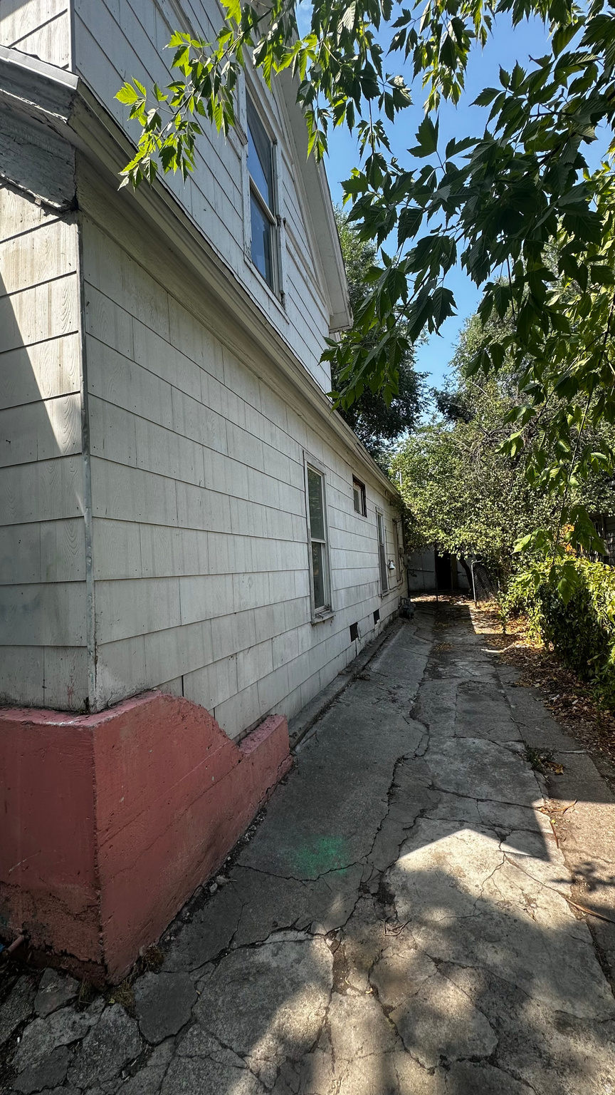 2911 LINCOLN AVE