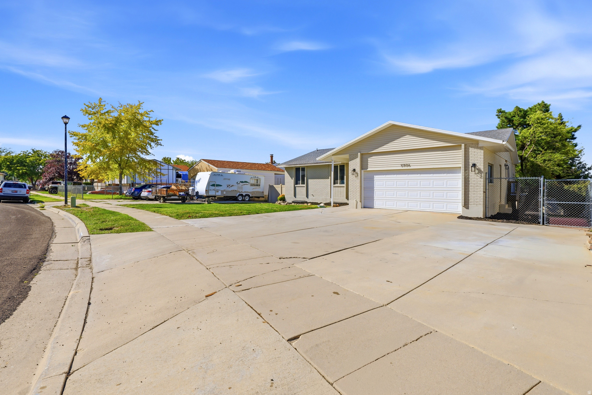 5906 W ZINA CIR