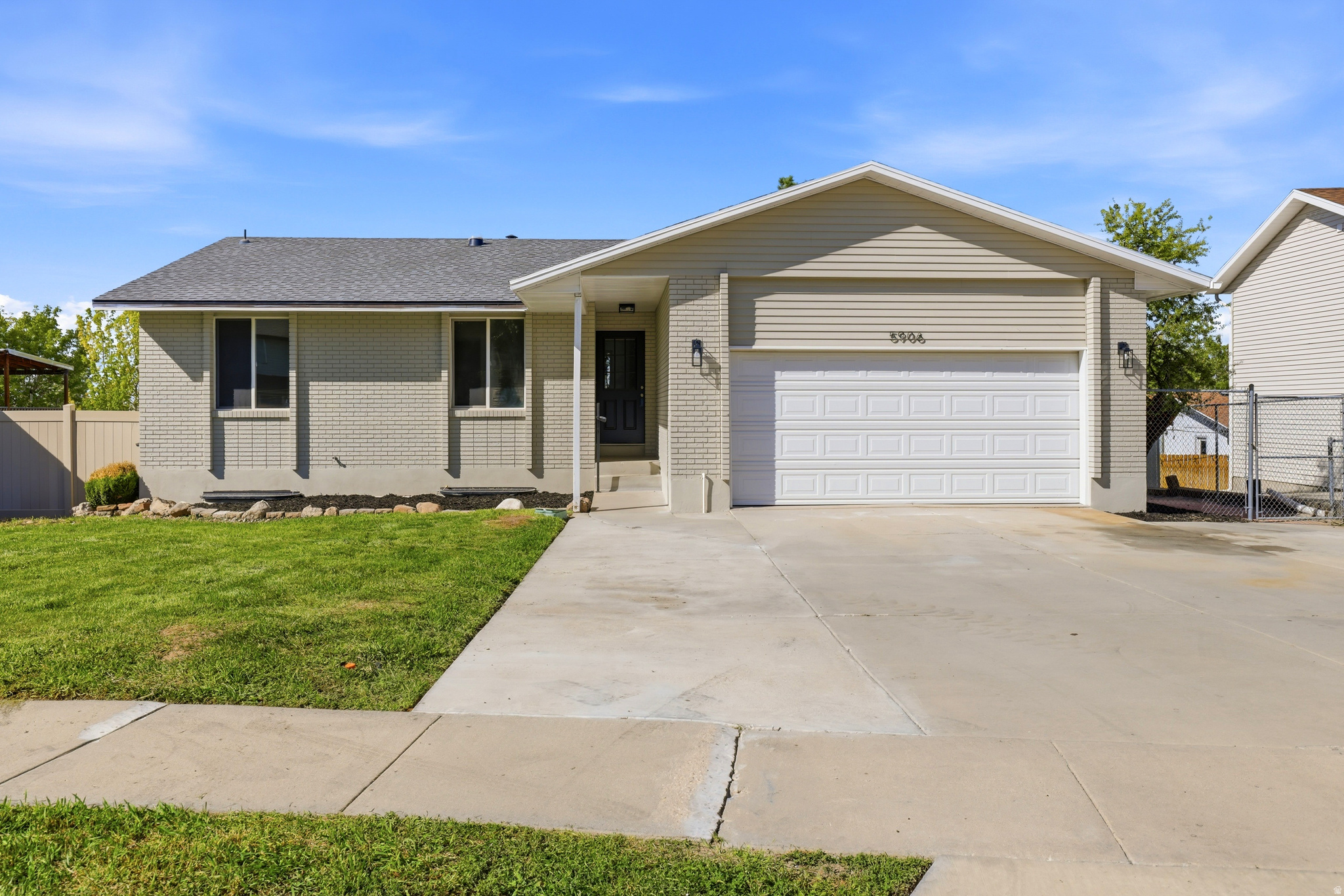 5906 W ZINA CIR