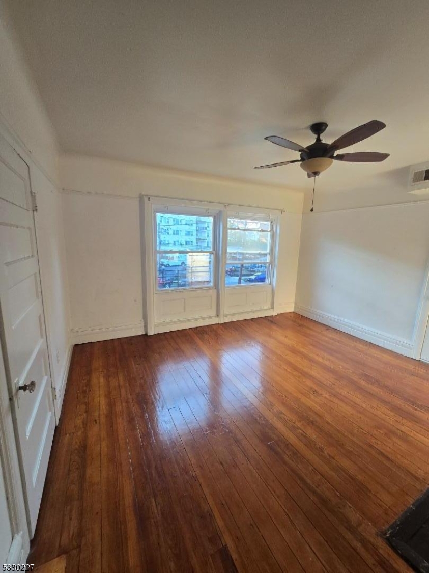 379 Mount Prospect Ave 4