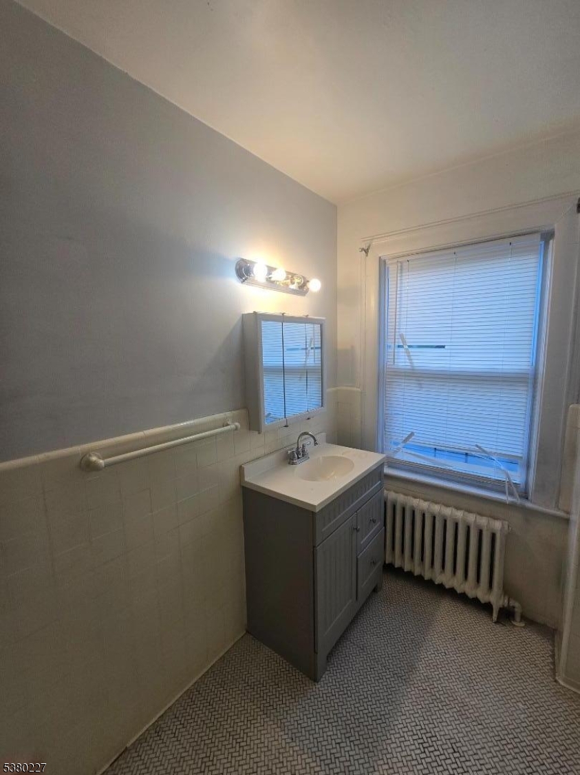 379 Mount Prospect Ave 4