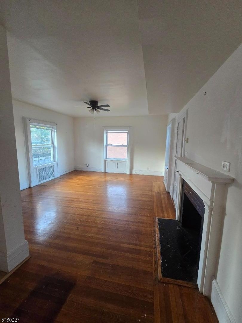379 Mount Prospect Ave 4