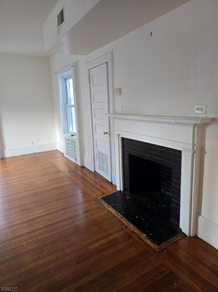 379 Mount Prospect Ave 4