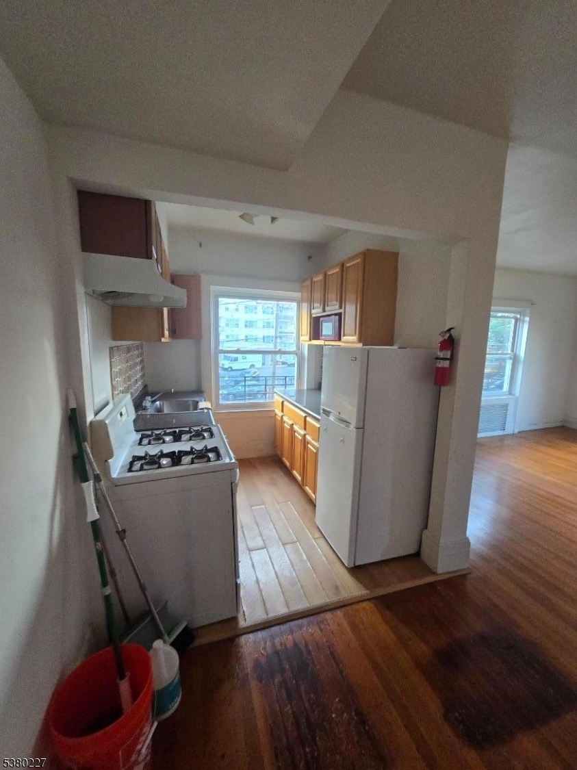 379 Mount Prospect Ave 4