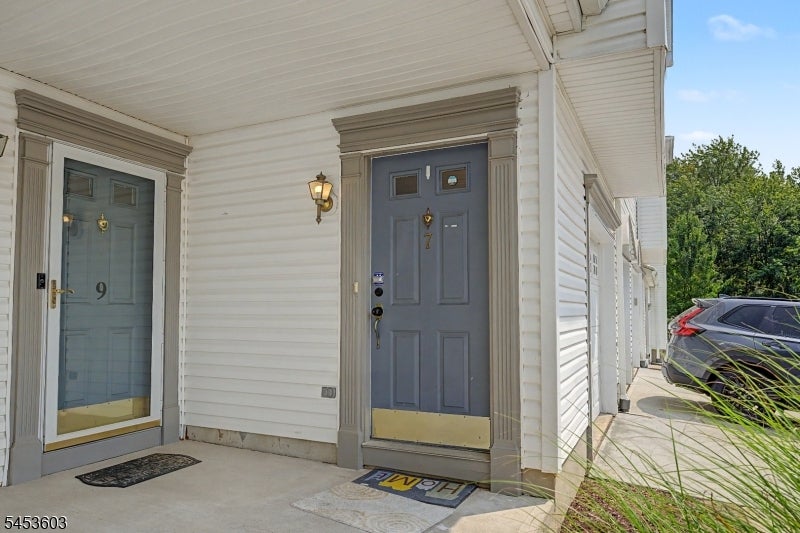 7 Caroline Foster Ct