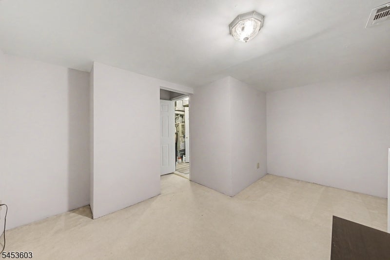 7 Caroline Foster Ct