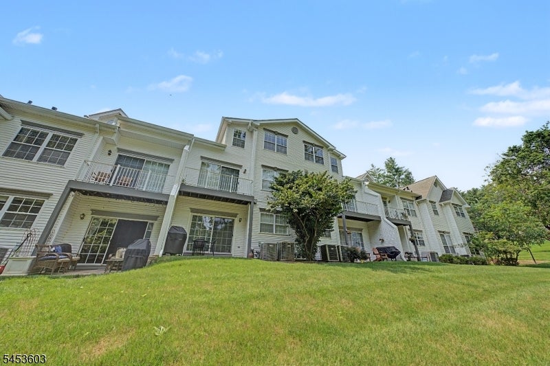 7 Caroline Foster Ct