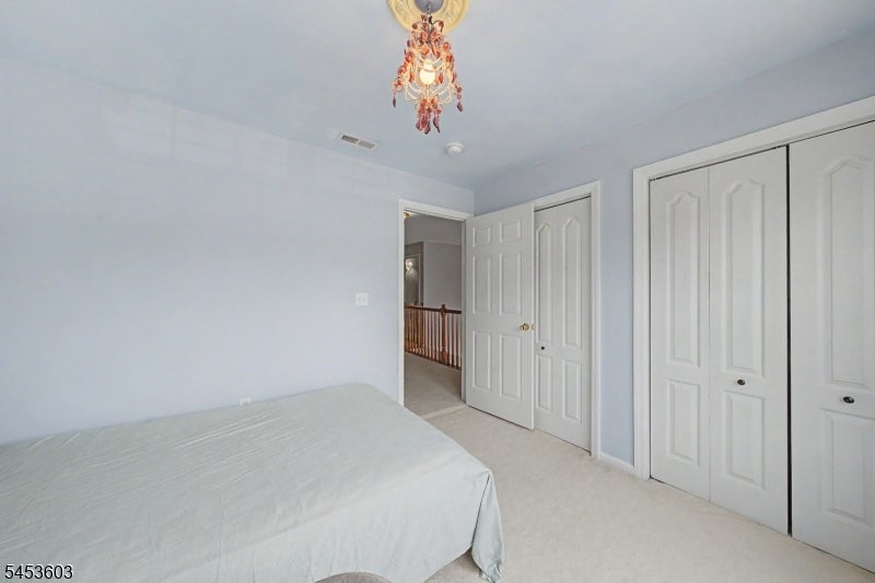 7 Caroline Foster Ct