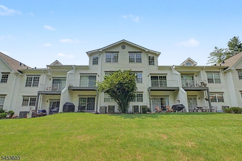 7 Caroline Foster Ct
