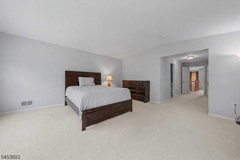 7 Caroline Foster Ct