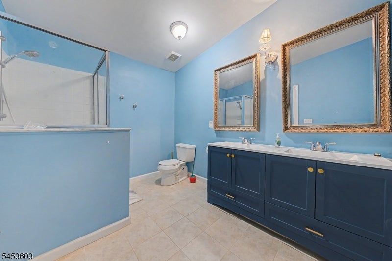 7 Caroline Foster Ct