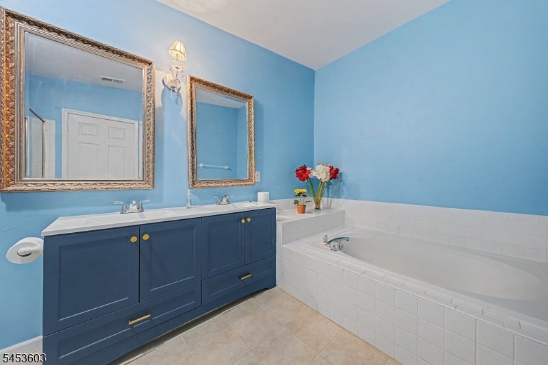 7 Caroline Foster Ct