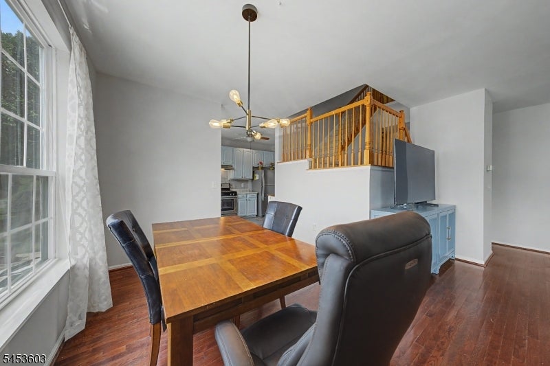 7 Caroline Foster Ct