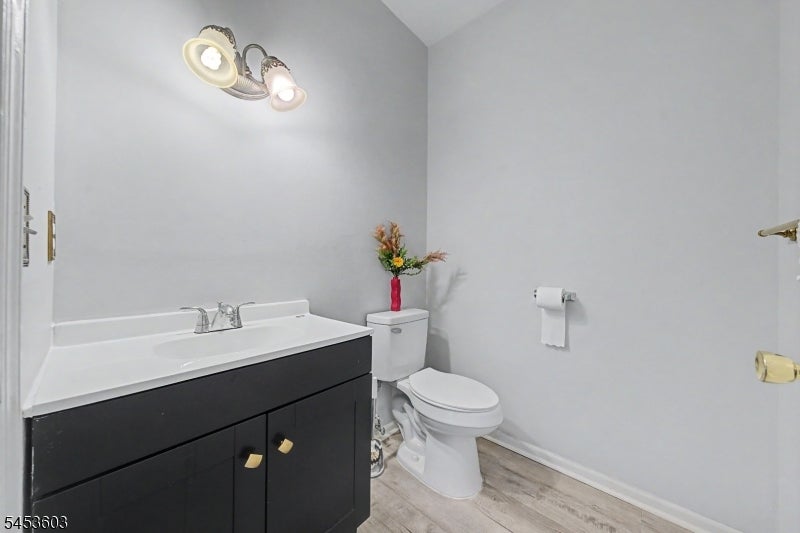 7 Caroline Foster Ct
