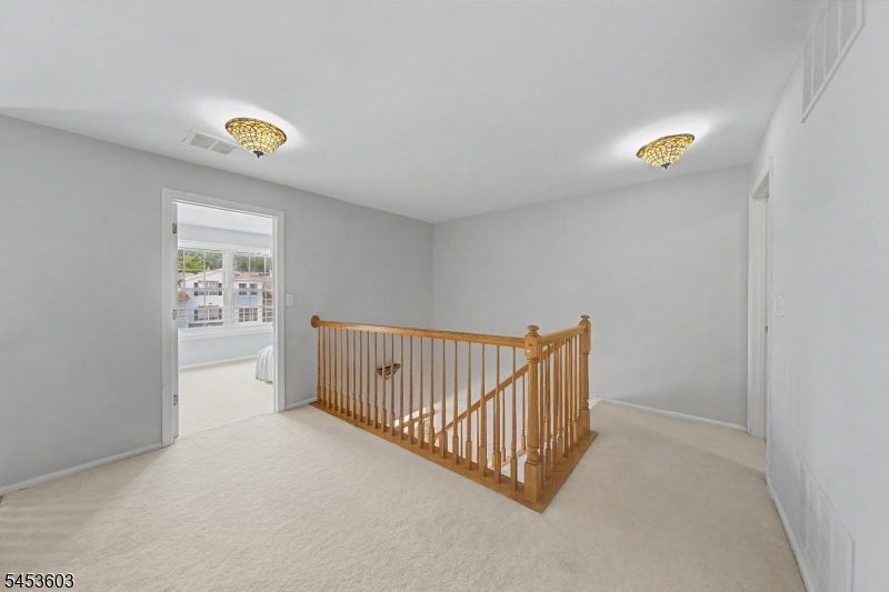 7 Caroline Foster Ct