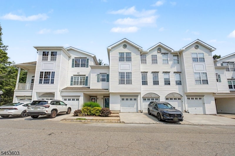 7 Caroline Foster Ct