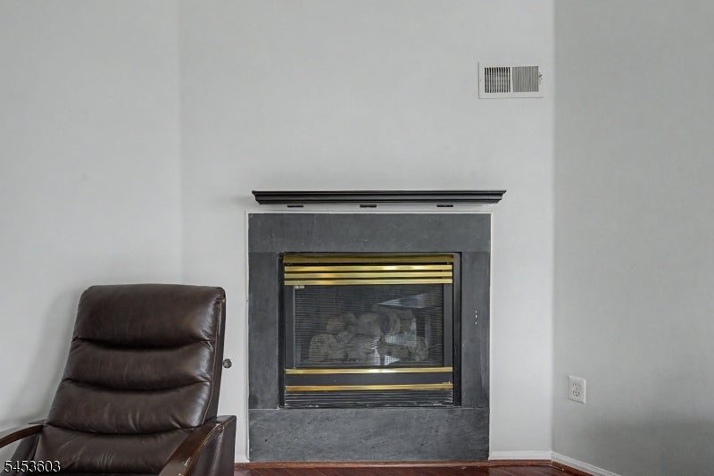 7 Caroline Foster Ct