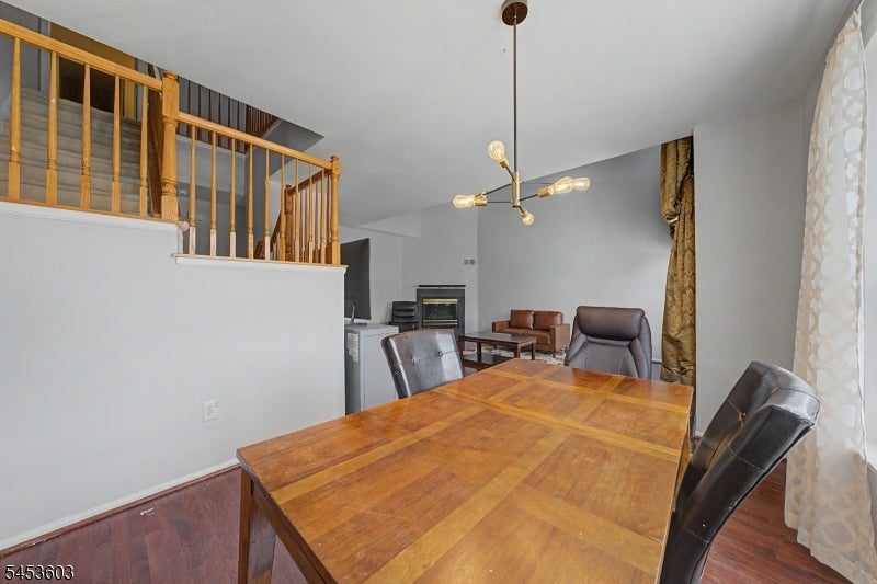 7 Caroline Foster Ct