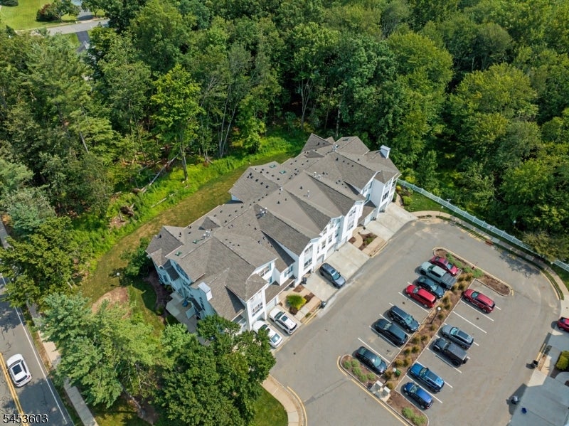 7 Caroline Foster Ct