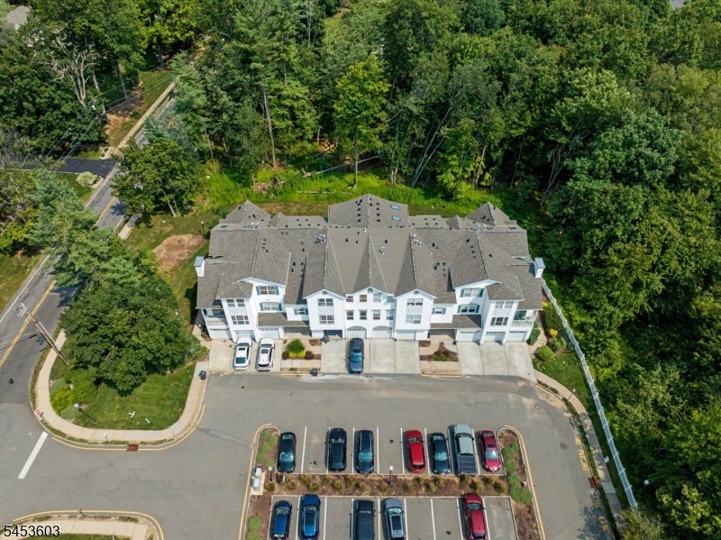 7 Caroline Foster Ct