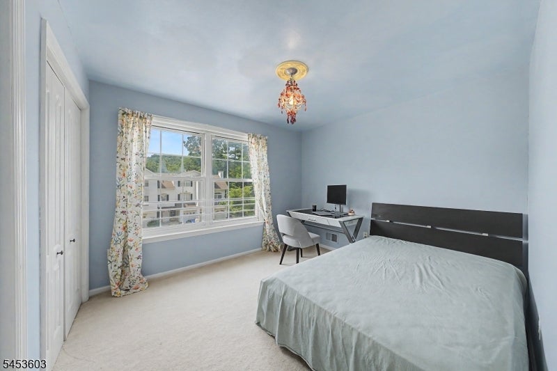 7 Caroline Foster Ct