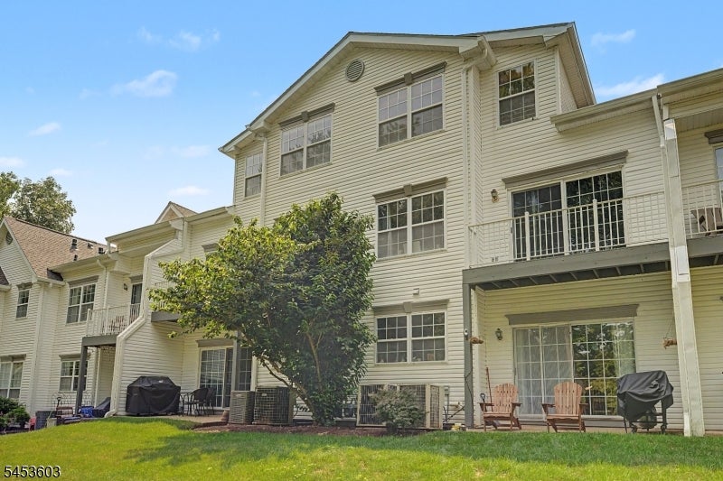 7 Caroline Foster Ct